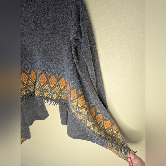 Gray Open Front Cardigan with Patterned Hem - Picture 16 of 16